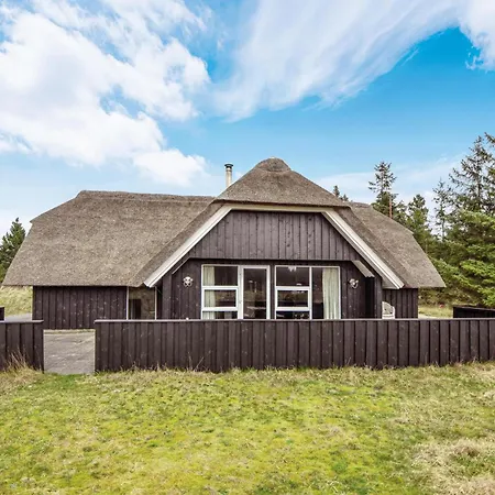 4 Bedroom Gorgeous In Blåvand